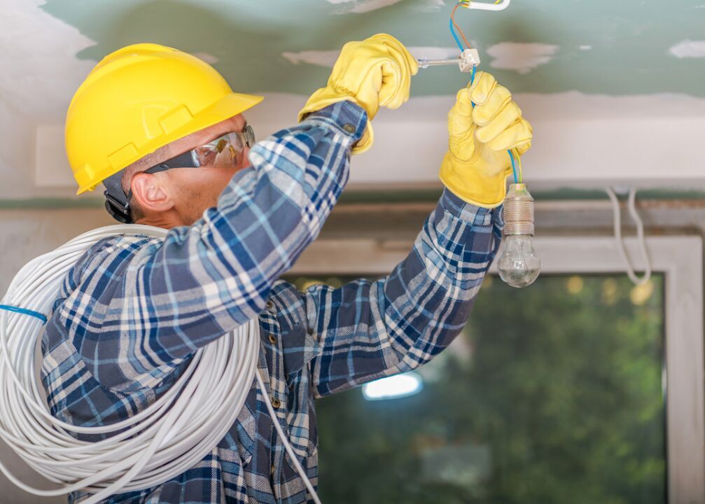 #43. Electricians